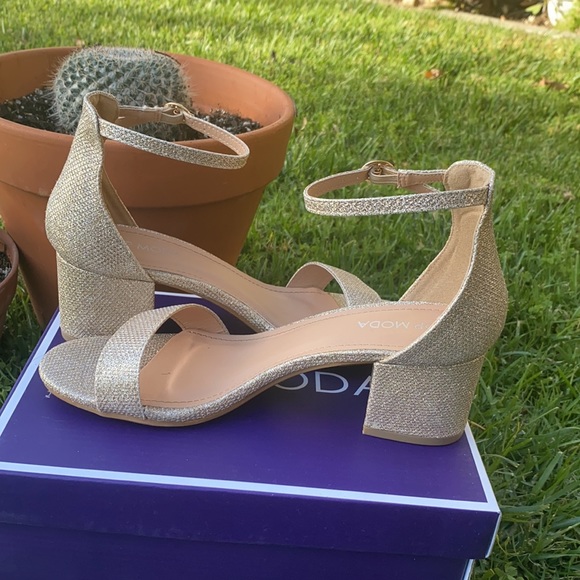 Heels - Picture 2 of 7